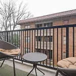 Luxury New 2B2B Private Balcony 542Blvd