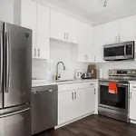 Luxury New 2B2B Private Balcony 542Blvd