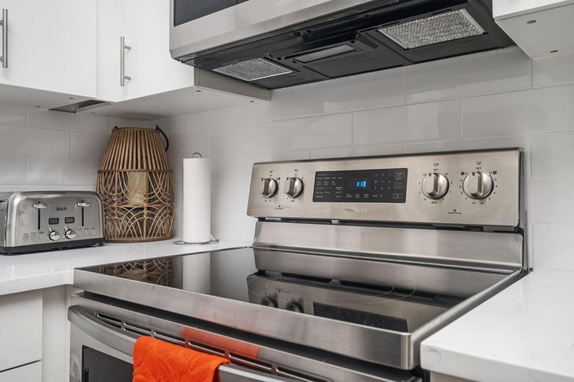 Luxury New 2b2b Private Balcony 542blvd Holiday home